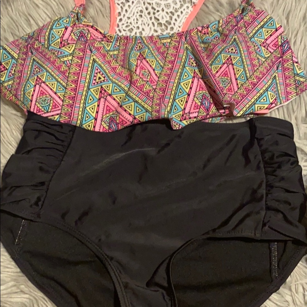 Nikon top is a S and bottoms is M
